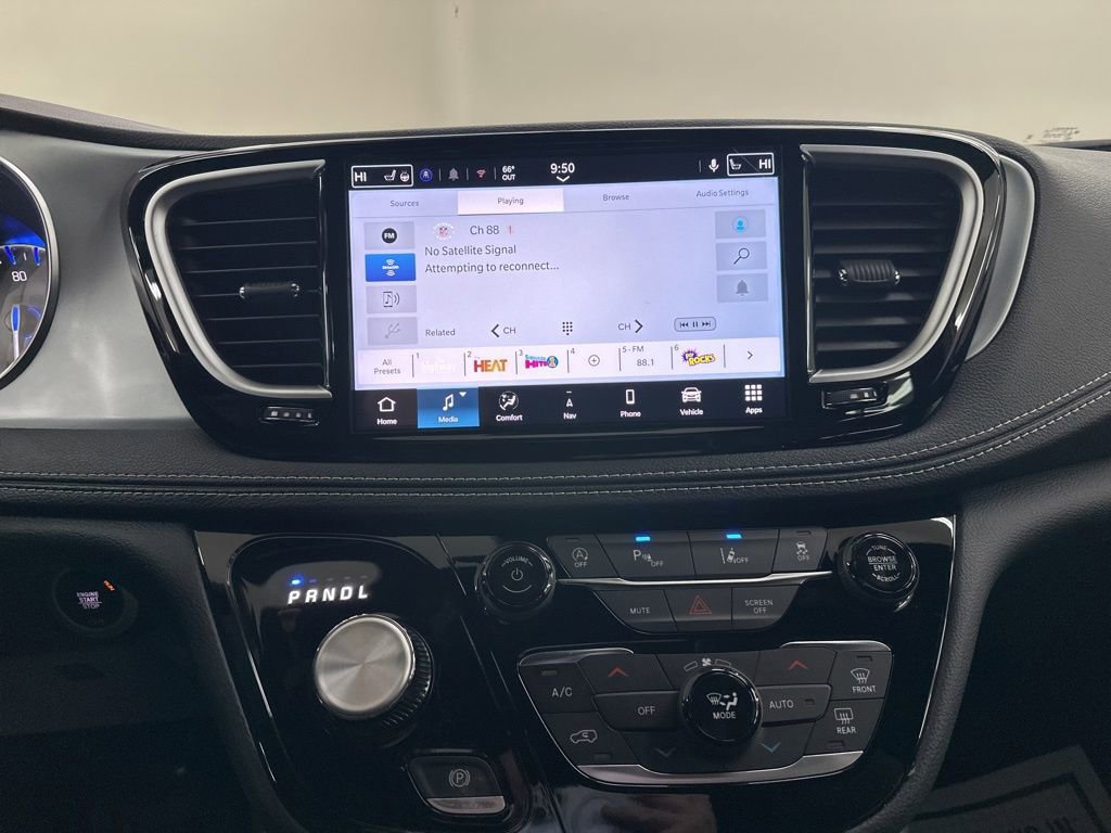 New 2026 Chrysler Pacifica Limited w/ S Appearance Package image 38