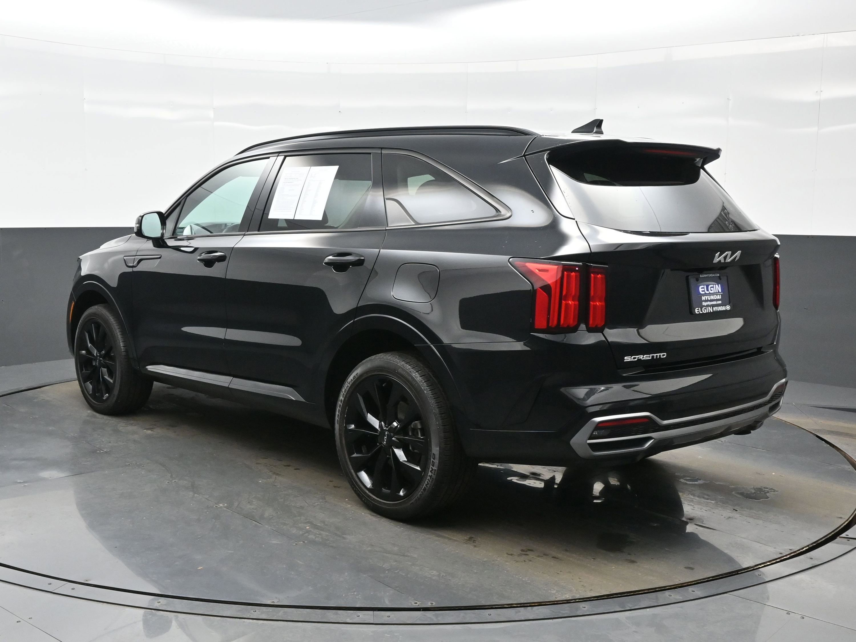 Used 2023 Kia Sorento SX image 4