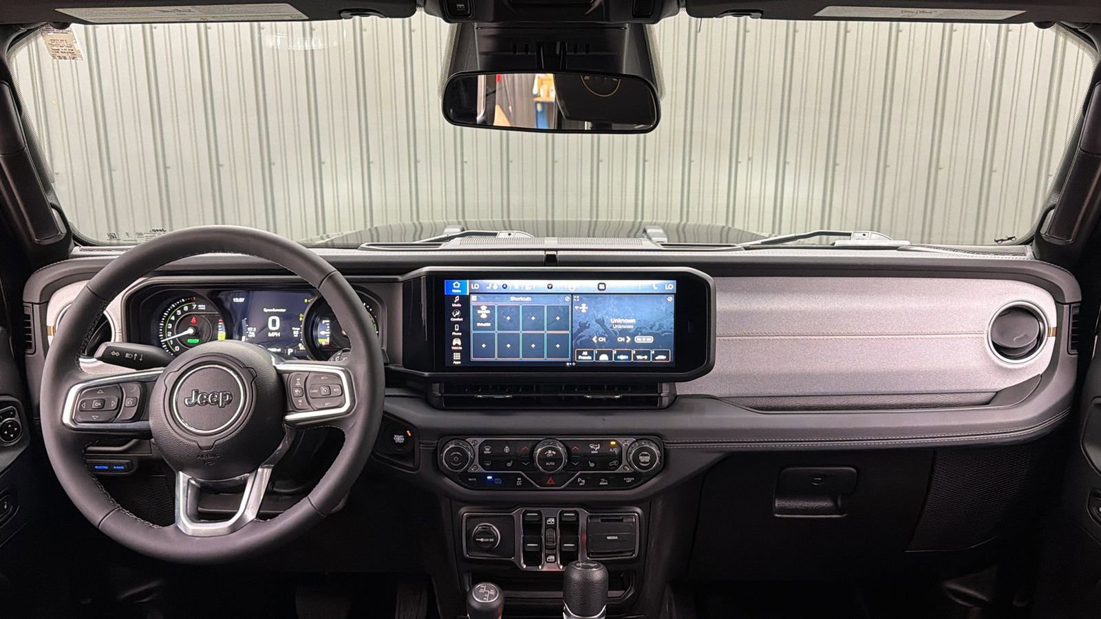 Used 2025 Jeep Wrangler Unlimited Sahara w/ Safety Group AWD/4WD image 33