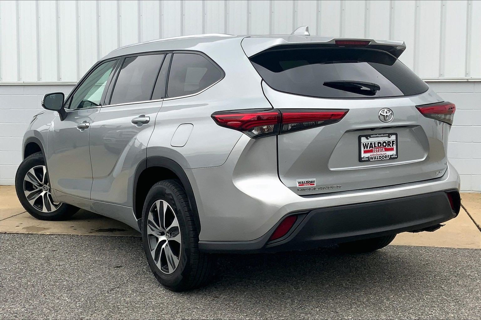 Used 2021 Toyota Highlander XLE FWD image 15