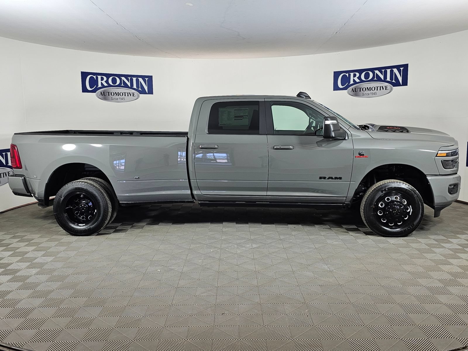 New 2026 RAM 3500 Laramie AWD/4WD image 32