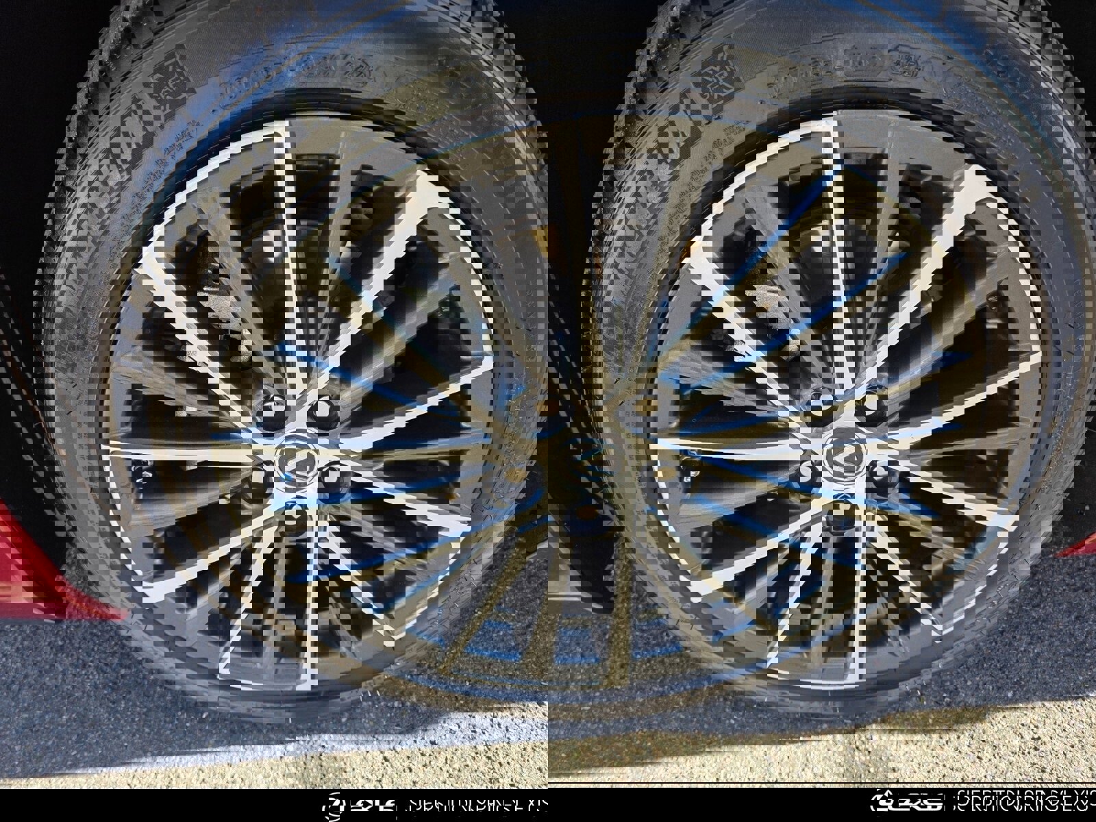 Used 2025 Lexus ES 300h w/ Premium Package image 11