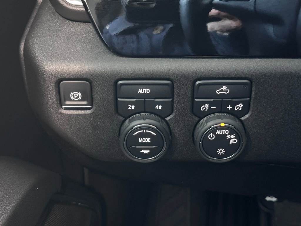 Certified 2026 Chevrolet Silverado 1500 LT image 24