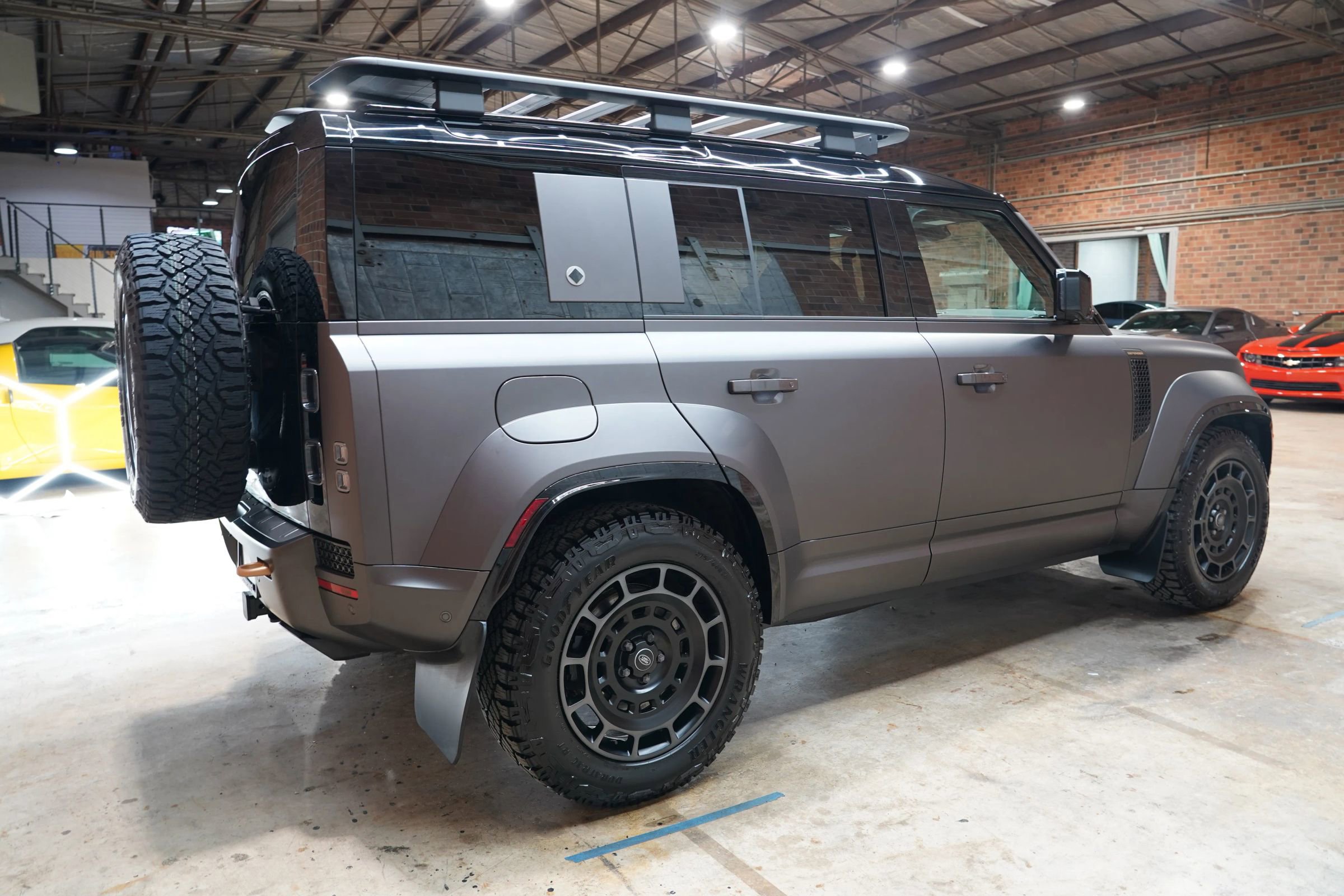 Used 2025 Land Rover Defender 110 image 21