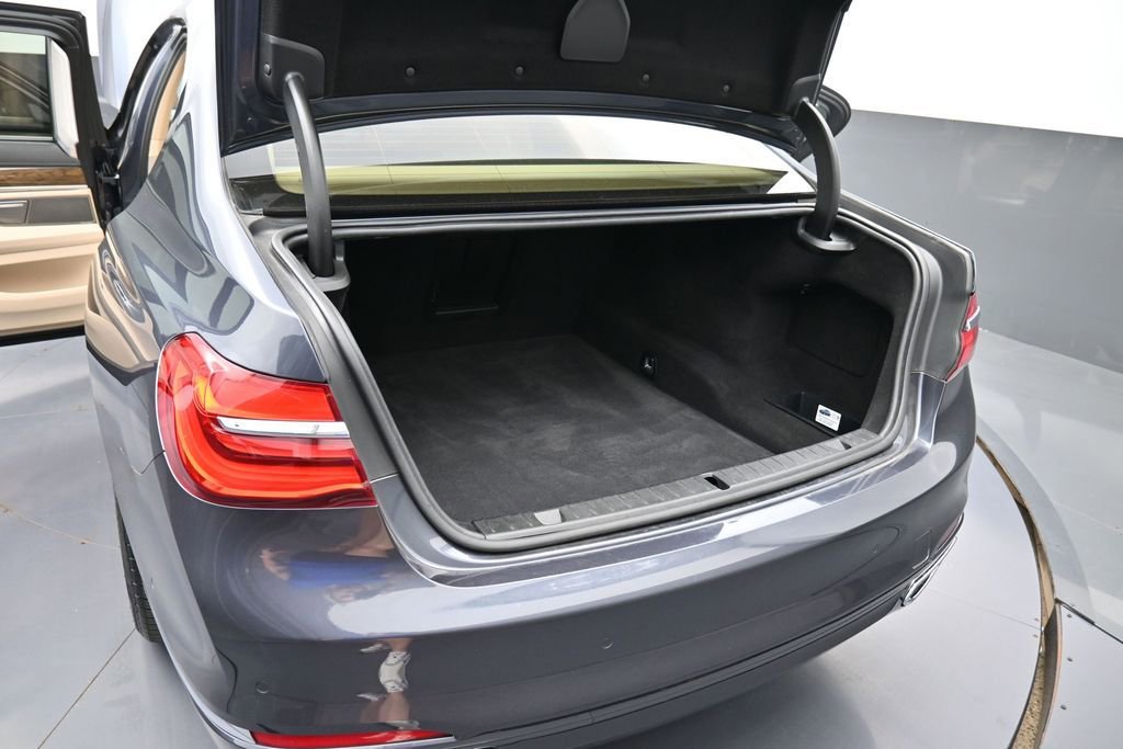 Used 2016 BMW 740i RWD image 17