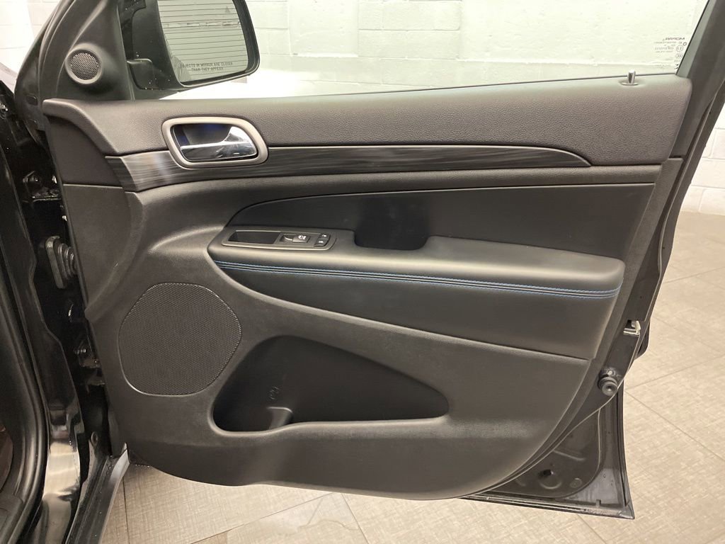 Used 2019 Jeep Grand Cherokee Laredo AWD/4WD image 35