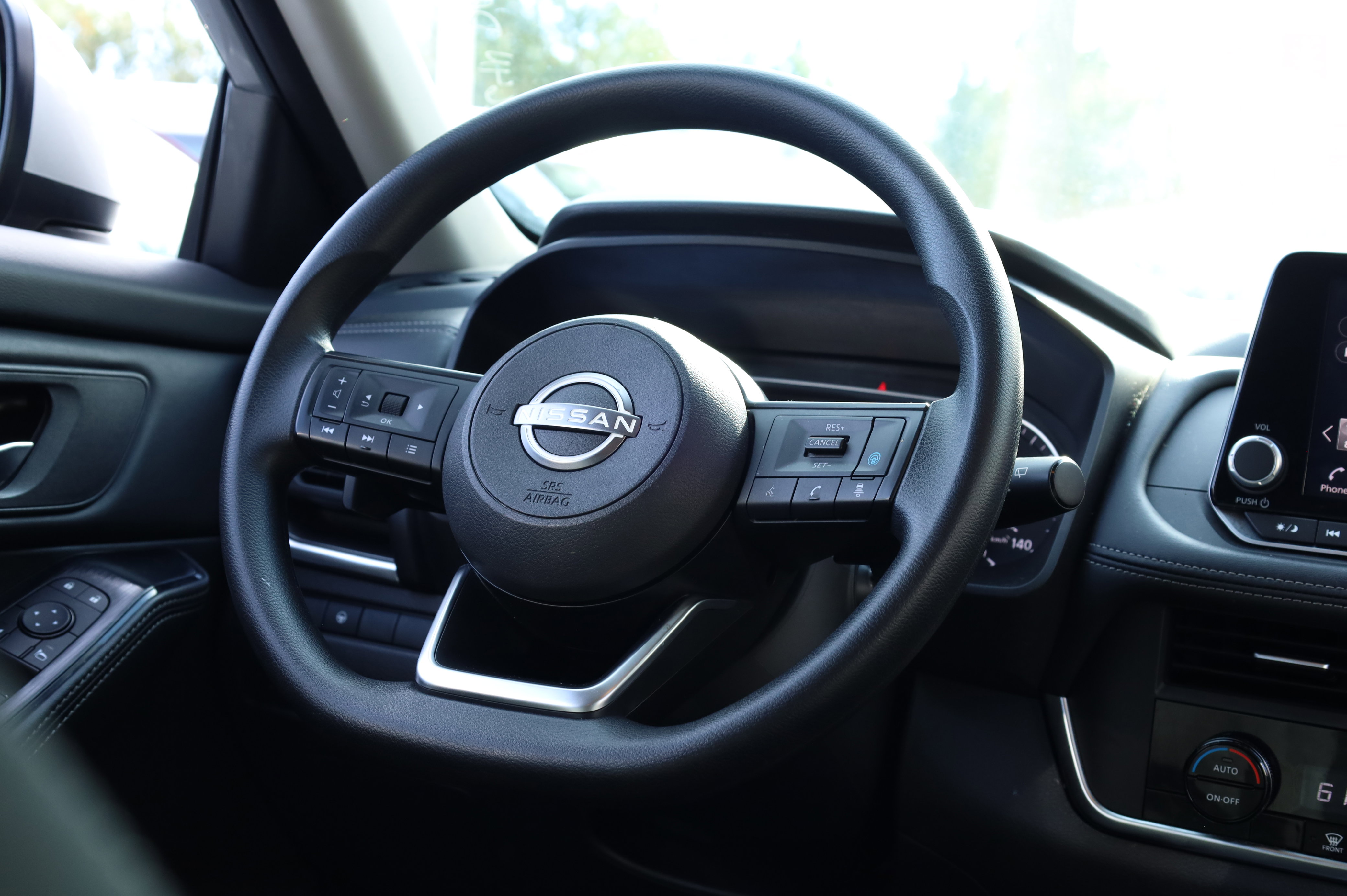 Used 2024 Nissan Rogue SV image 5