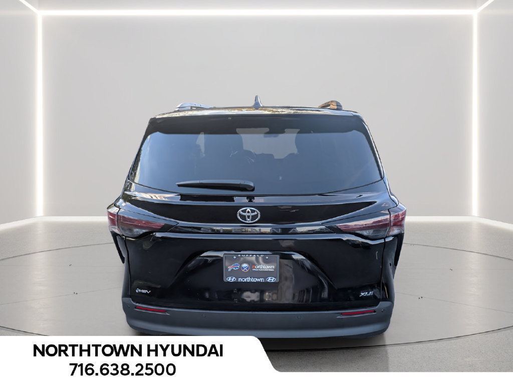 Used 2026 Toyota Sienna XLE FWD image 14