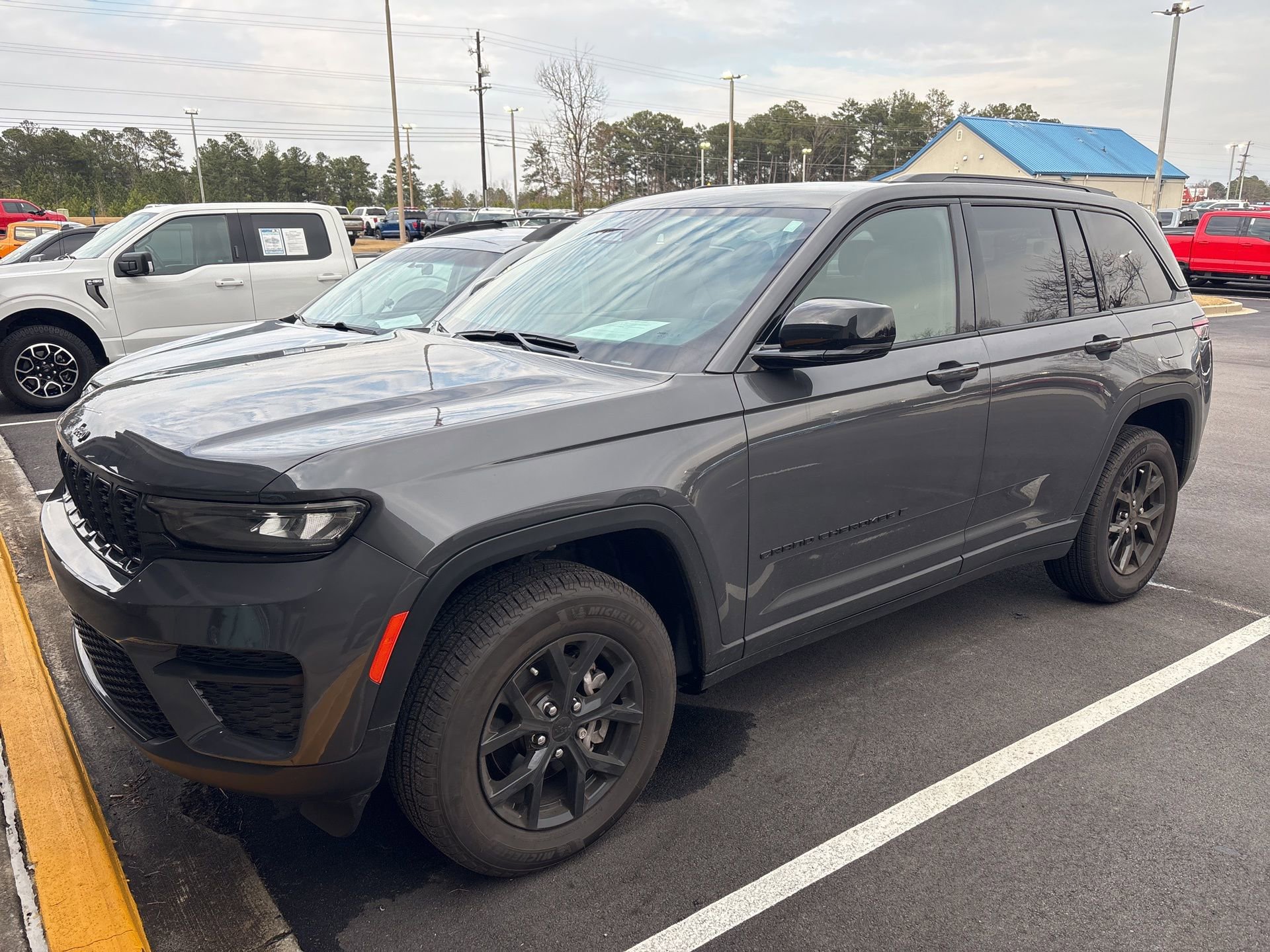 Used 2025 Jeep Grand Cherokee 4WD