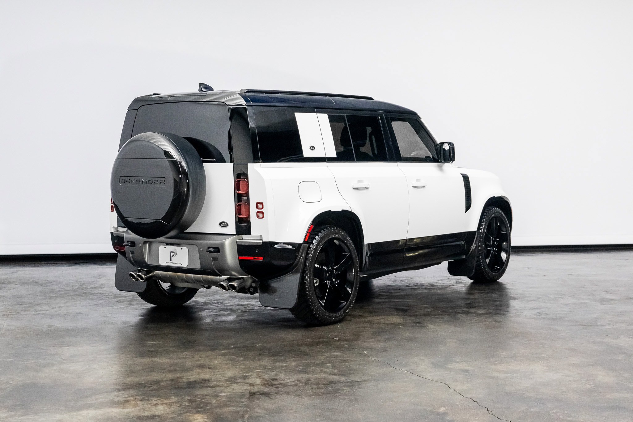 Used 2023 Land Rover Defender 110 X-Dynamic SE AWD/4WD image 18