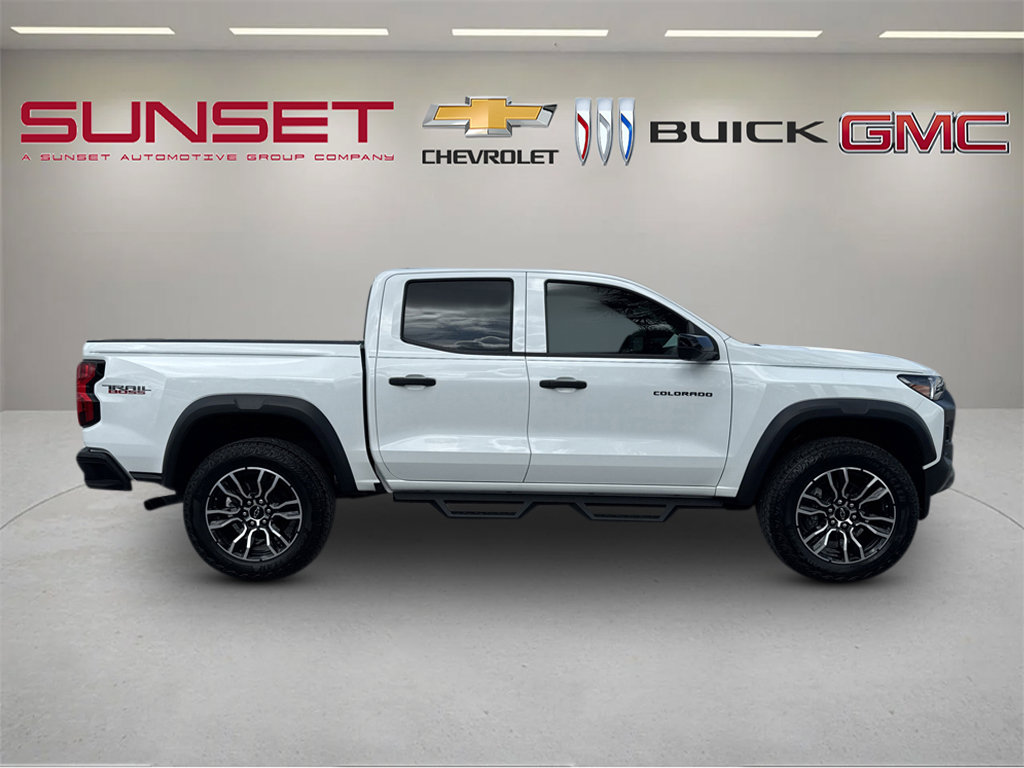 Certified 2024 Chevrolet Colorado Trail Boss w/ LPO, Dark Essentials Package AWD/4WD image 3