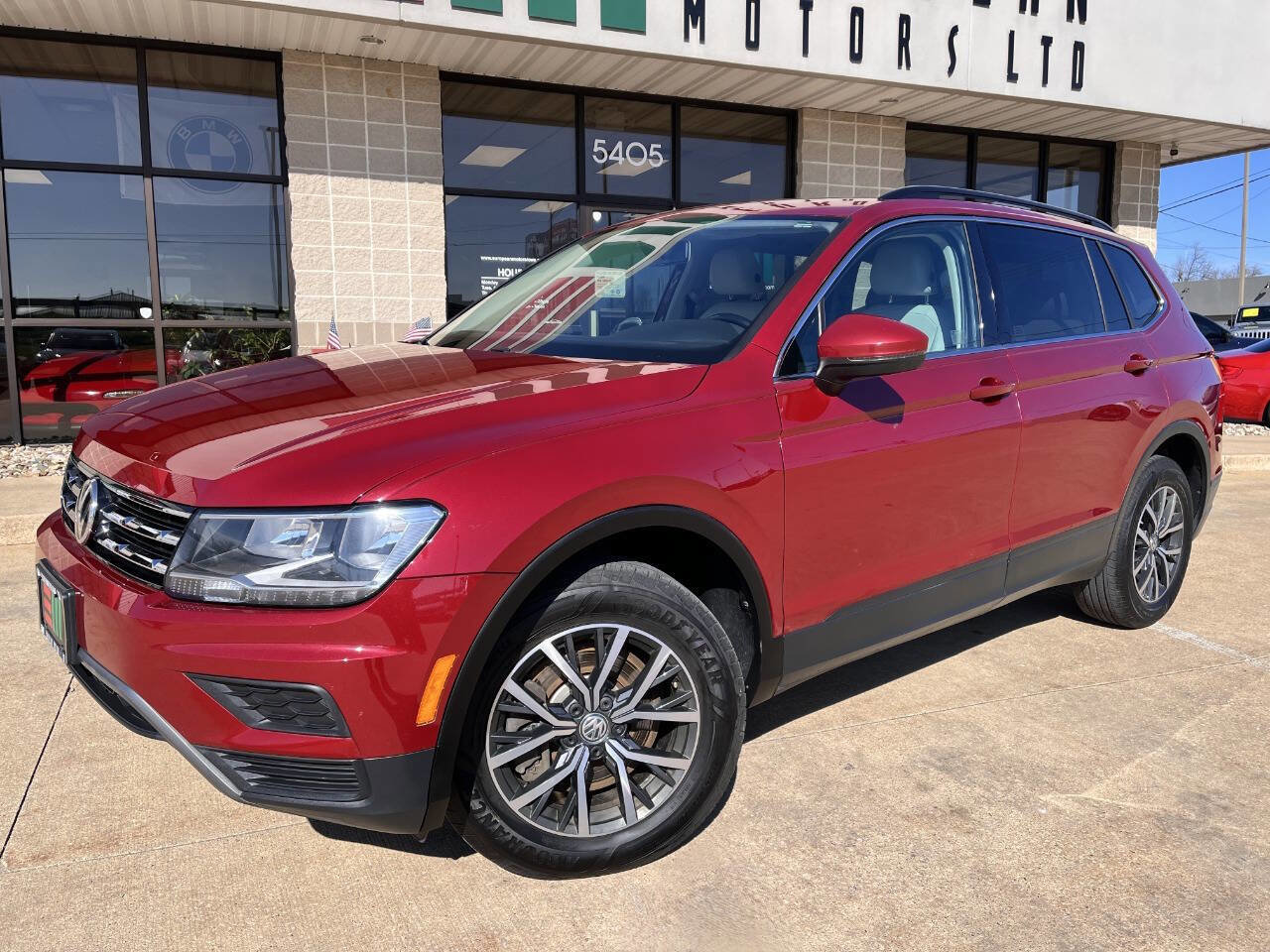 Used 2019 Volkswagen Tiguan SE w/ Panoramic Sunroof Package image 2