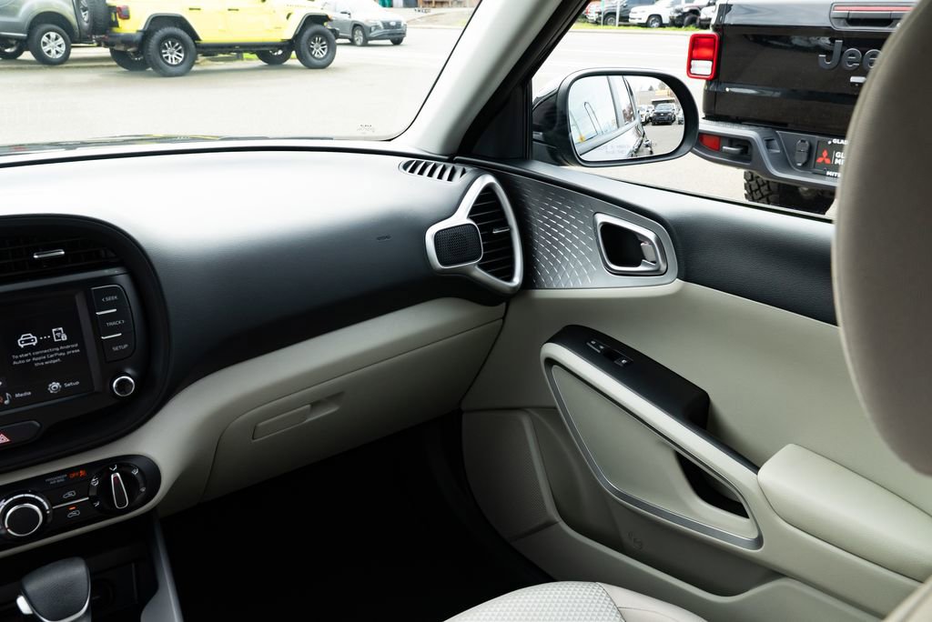 Used 2024 Kia Soul LX image 10