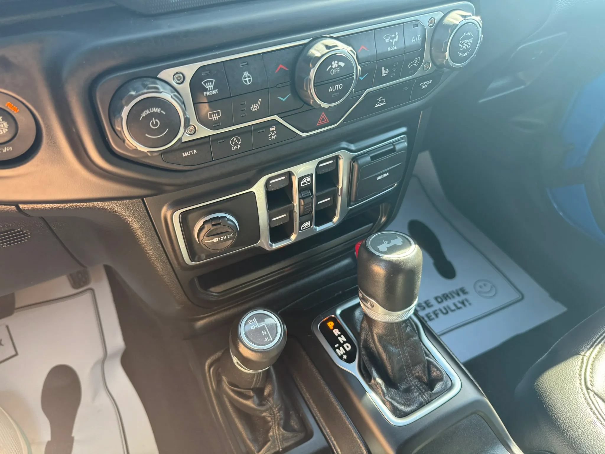 Used 2022 Jeep Wrangler Unlimited Sahara AWD/4WD image 11