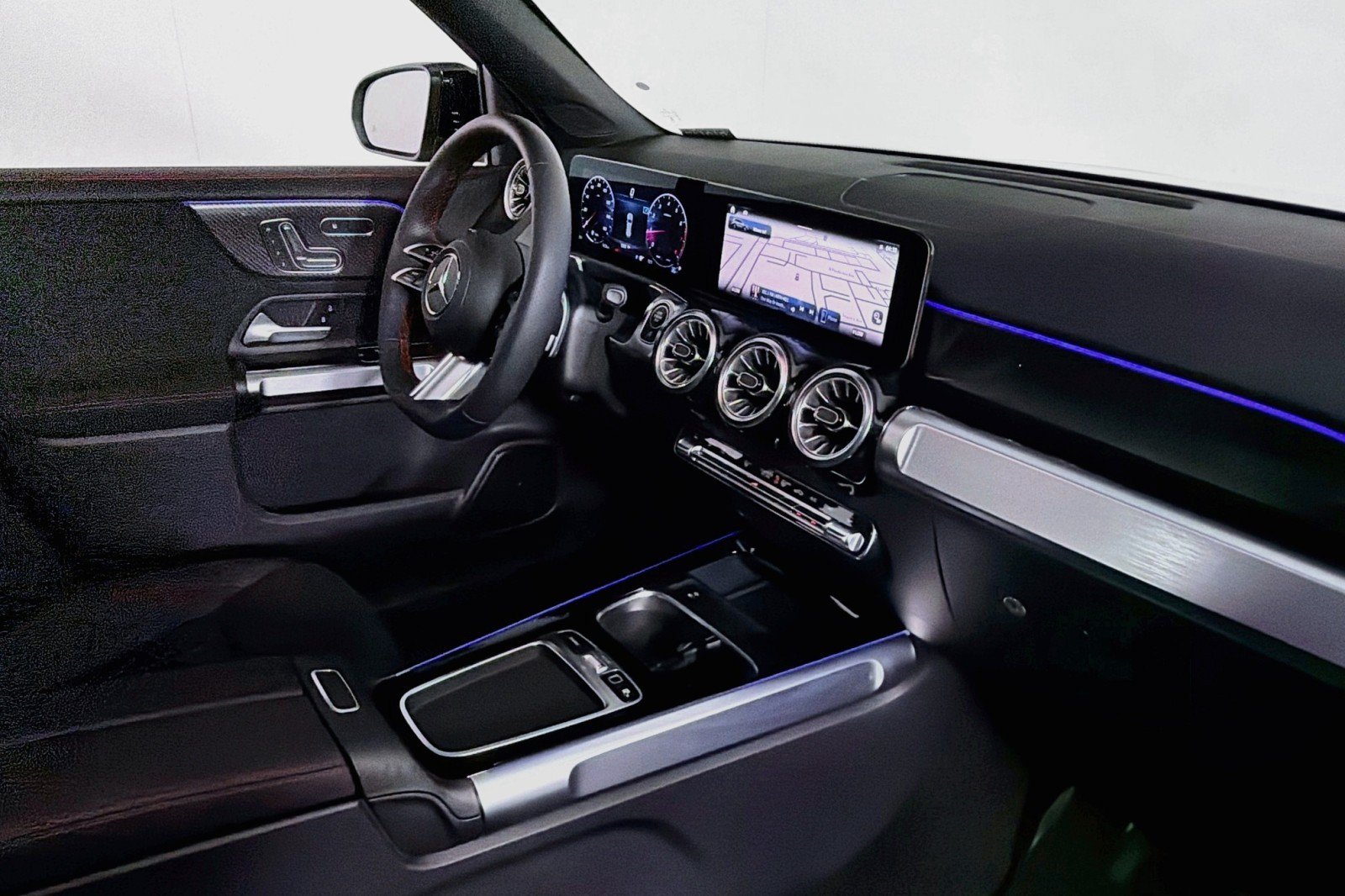 Used 2025 Mercedes-Benz GLB 250 image 15