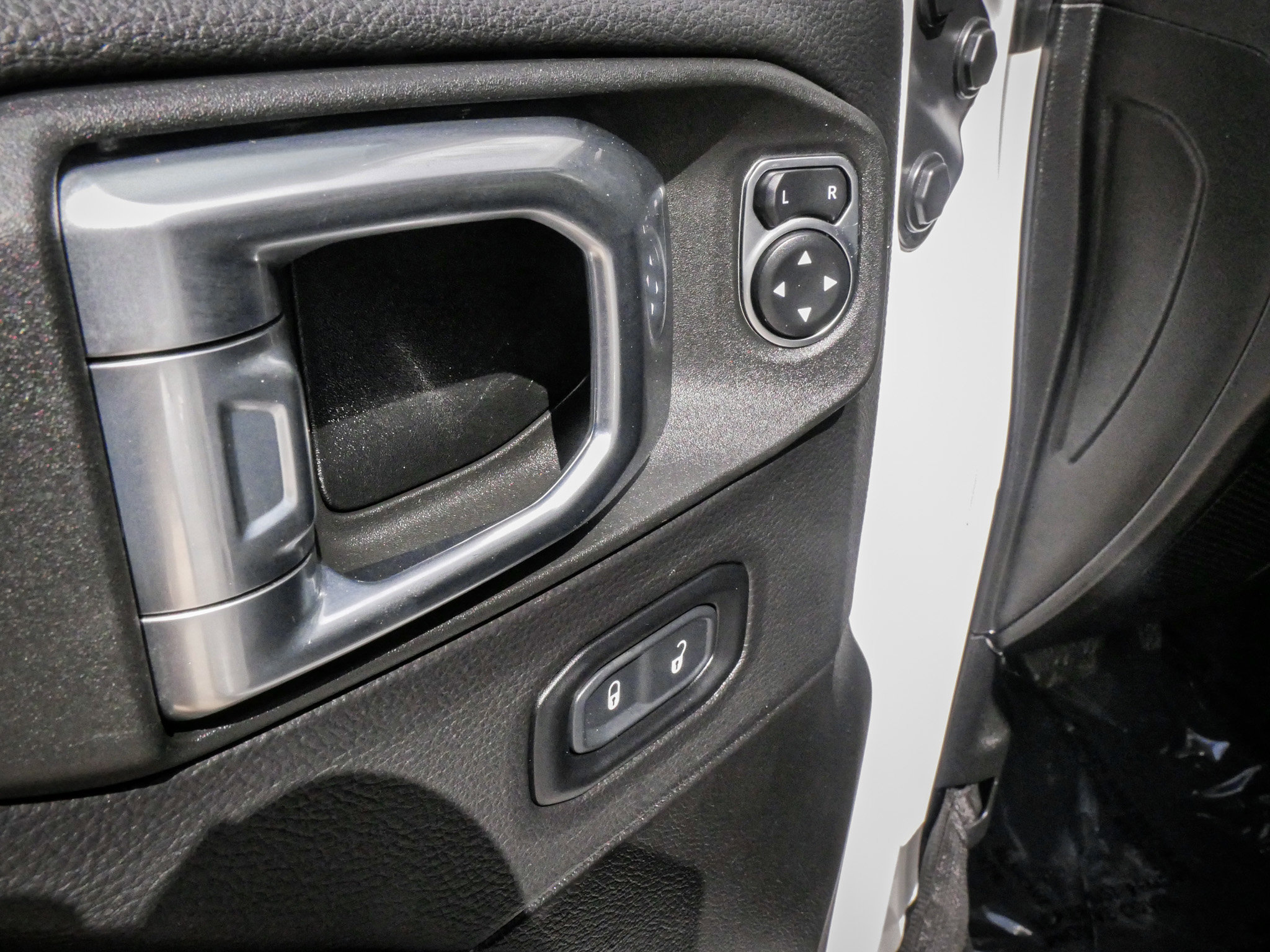 Used 2022 Jeep Wrangler Unlimited Rubicon 4xe w/ Cold Weather Group AWD/4WD image 15