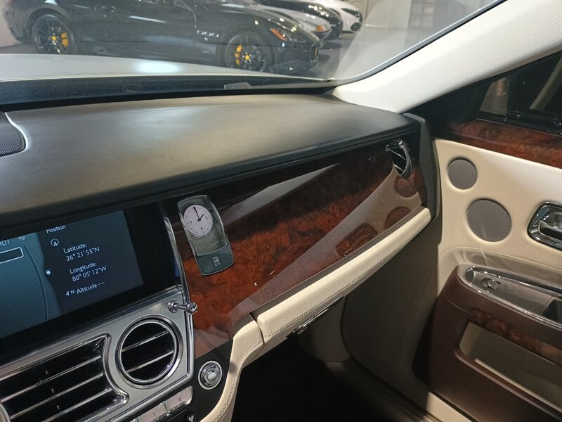 Used 2013 Rolls-Royce Ghost RWD image 27