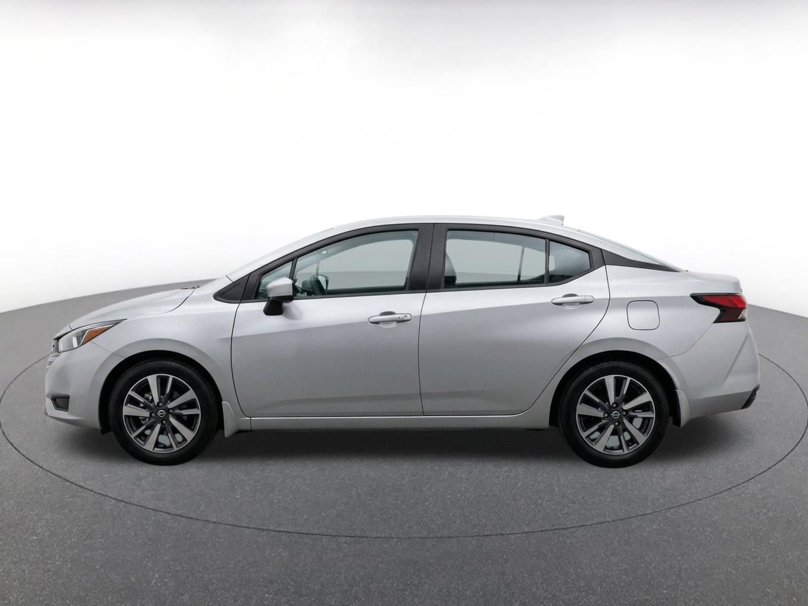 Used 2025 Nissan Versa SV FWD image 4