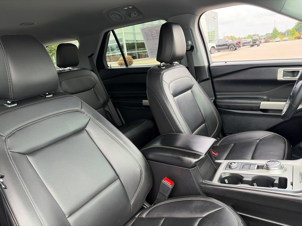 Used 2024 Ford Explorer XLT w/ Equipment Group 202A AWD/4WD image 12