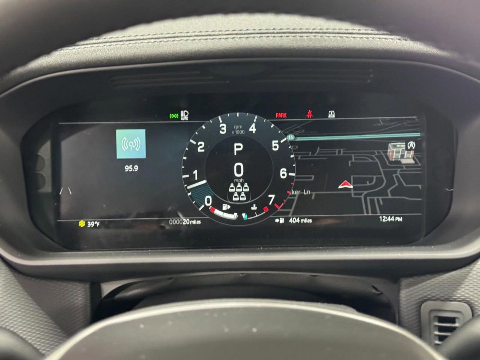New 2026 Land Rover Discovery Dynamic SE image 33