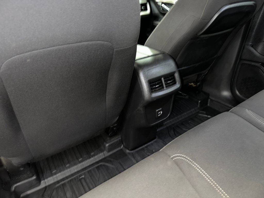 Used 2023 GMC Terrain SLE w/ Driver Convenience Package FWD image 20