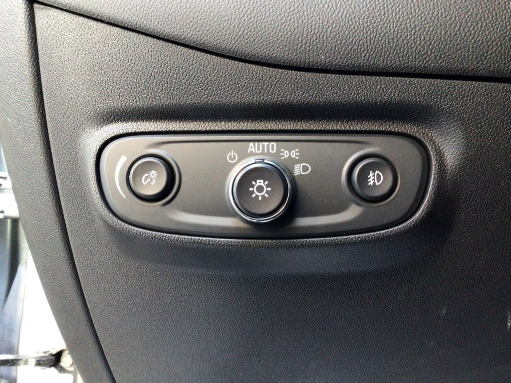 Used 2023 Chevrolet Equinox Premier w/ Redline Edition FWD image 26