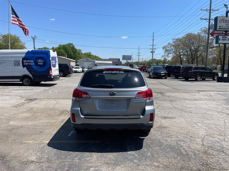 Used 2010 Subaru Outback 2.5i Premium AWD/4WD image 6