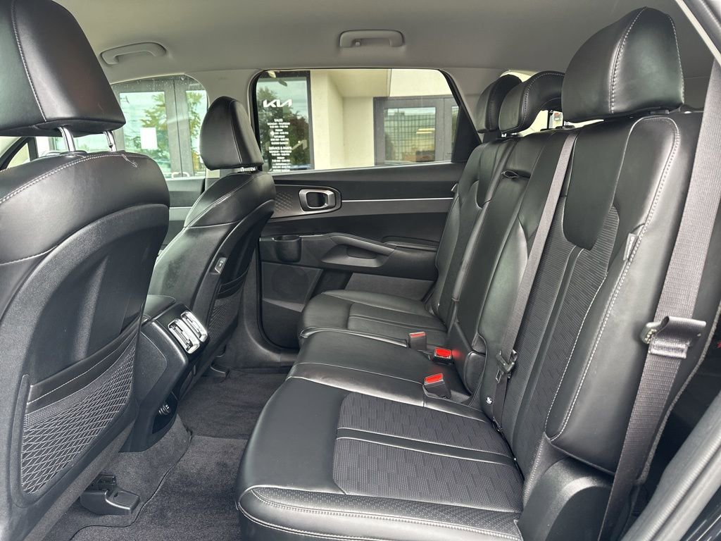Used 2025 Kia Sorento S image 20