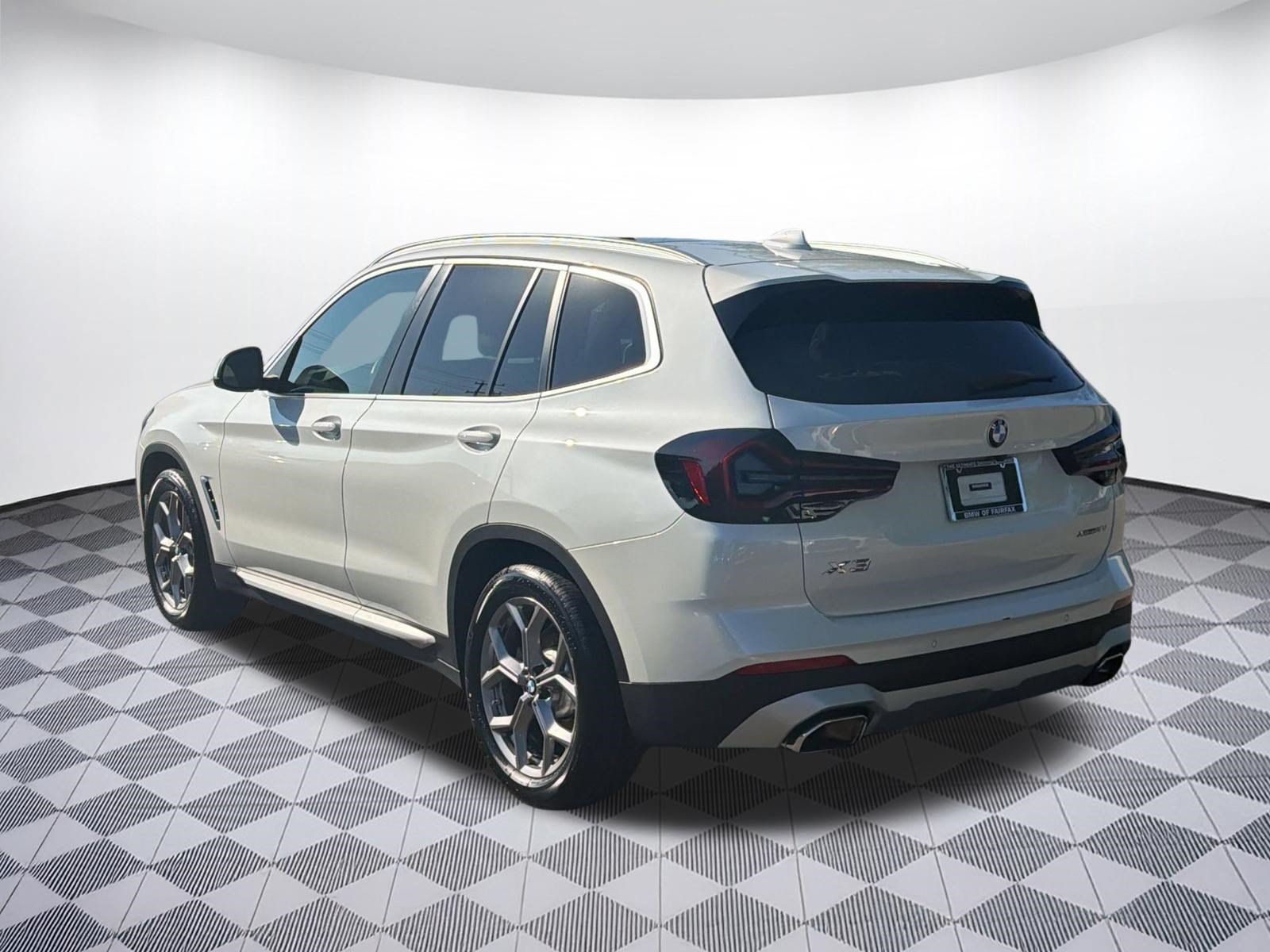 Used 2023 BMW X3 xDrive30i w/ Premium Package AWD/4WD image 3