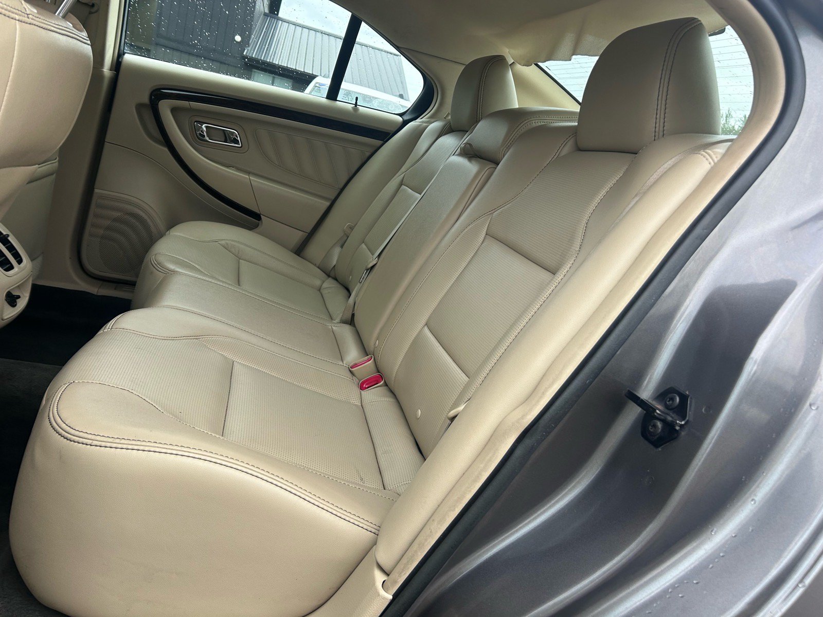 Used 2013 Ford Taurus Limited FWD image 15