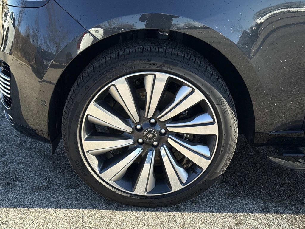 New 2025 Land Rover Range Rover SV image 11