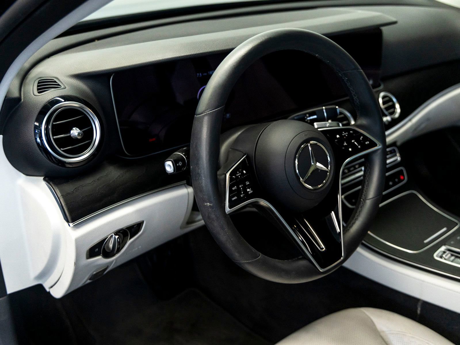 Used 2022 Mercedes-Benz E 450 4MATIC Sedan image 16