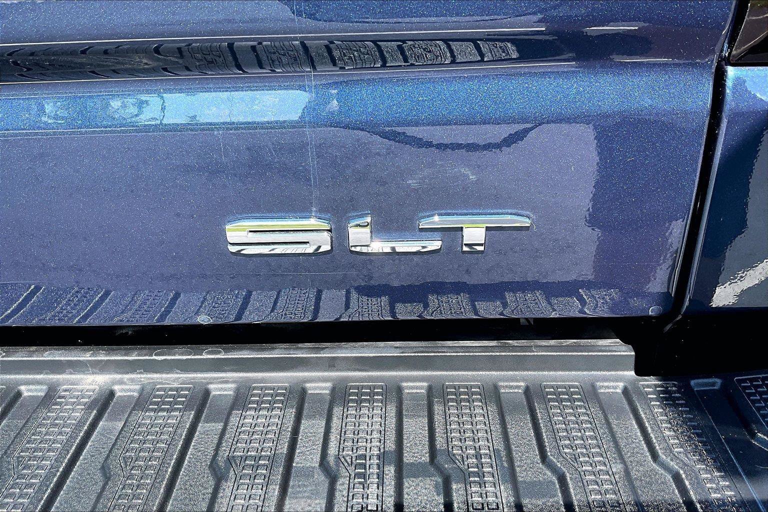 Used 2021 GMC Sierra 1500 SLT w/ X31 Off-Road Package AWD/4WD image 9