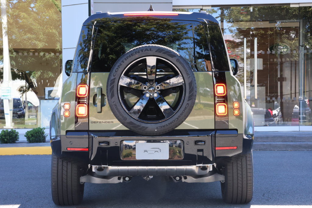 New 2026 Land Rover Defender 110 X-Dynamic SE AWD/4WD image 7