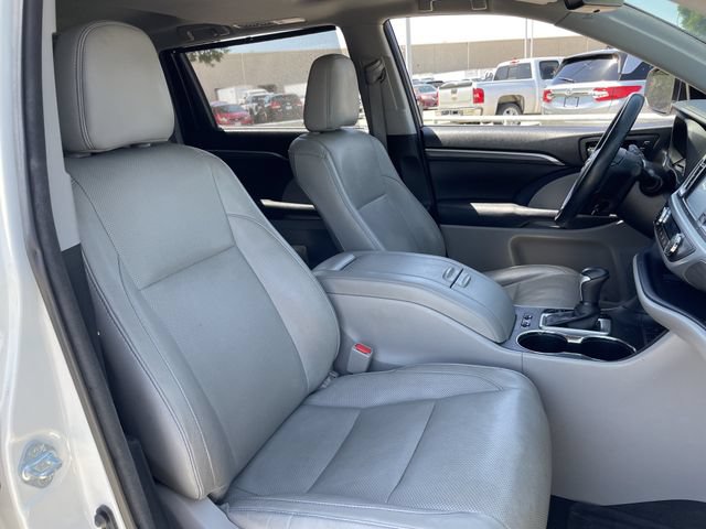 Used 2017 Toyota Highlander Limited FWD image 24