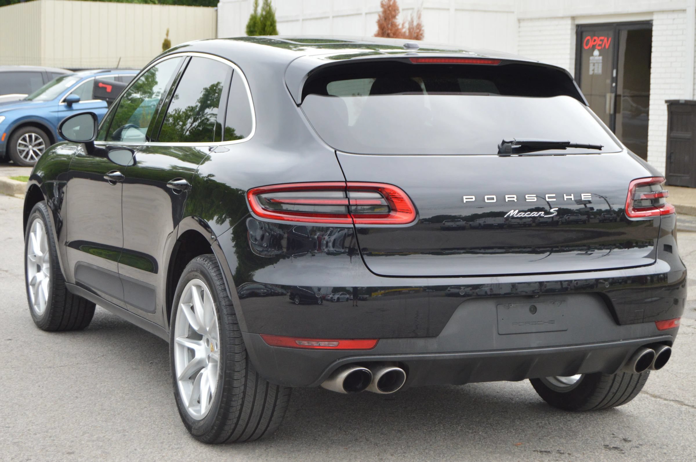 Used 2017 Porsche Macan S AWD/4WD image 4