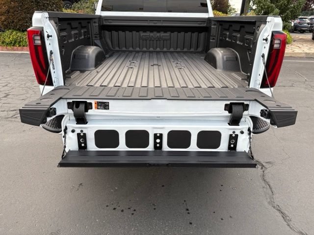 New 2026 GMC Sierra 3500 Denali w/ Denali Reserve Package AWD/4WD image 10