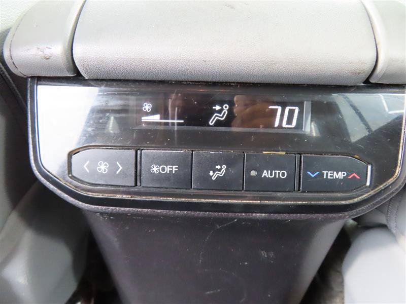 Used 2023 Toyota Highlander XLE FWD image 30