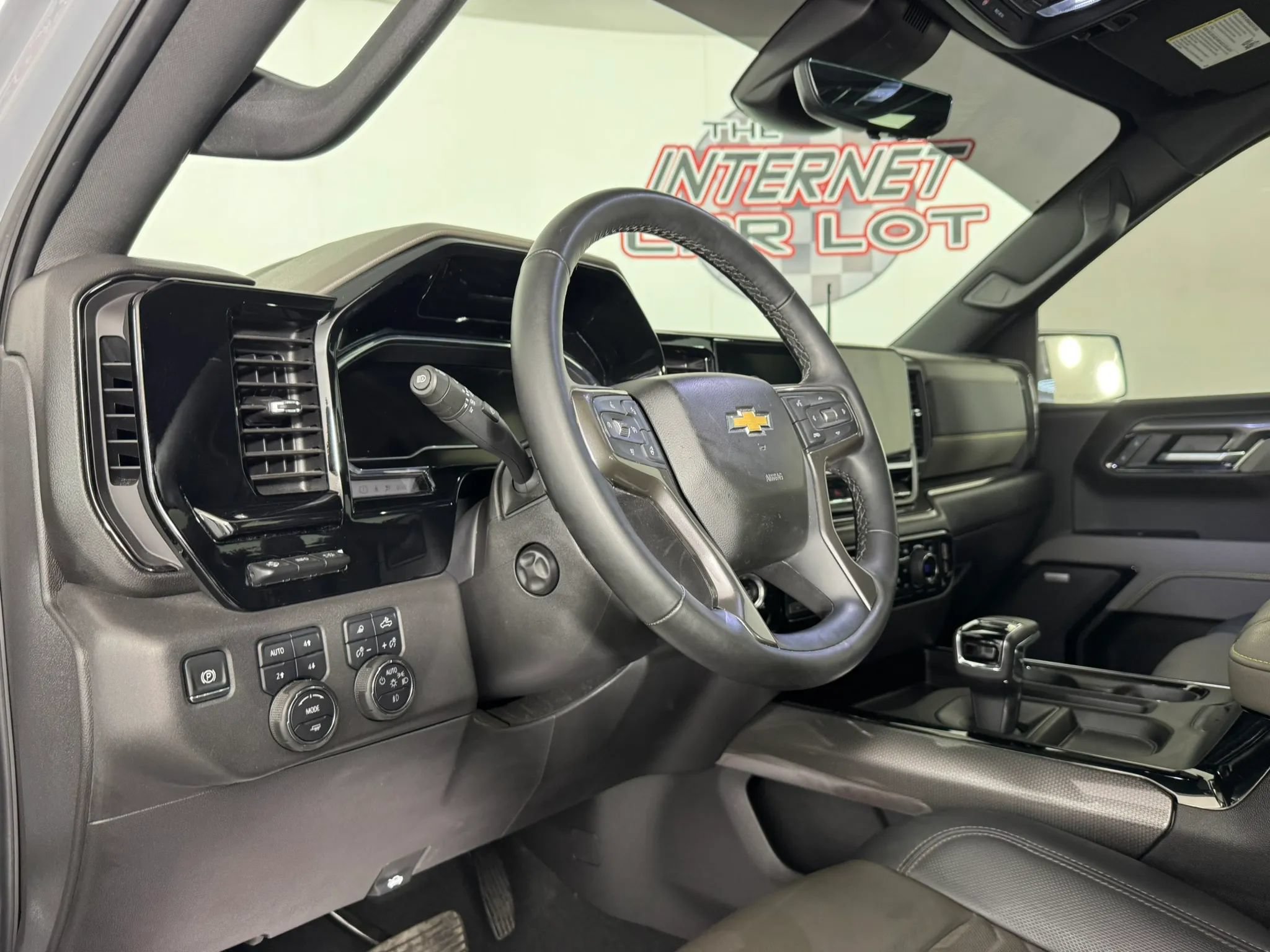 Used 2025 Chevrolet Silverado 1500 ZR2 w/ Technology Package AWD/4WD image 10