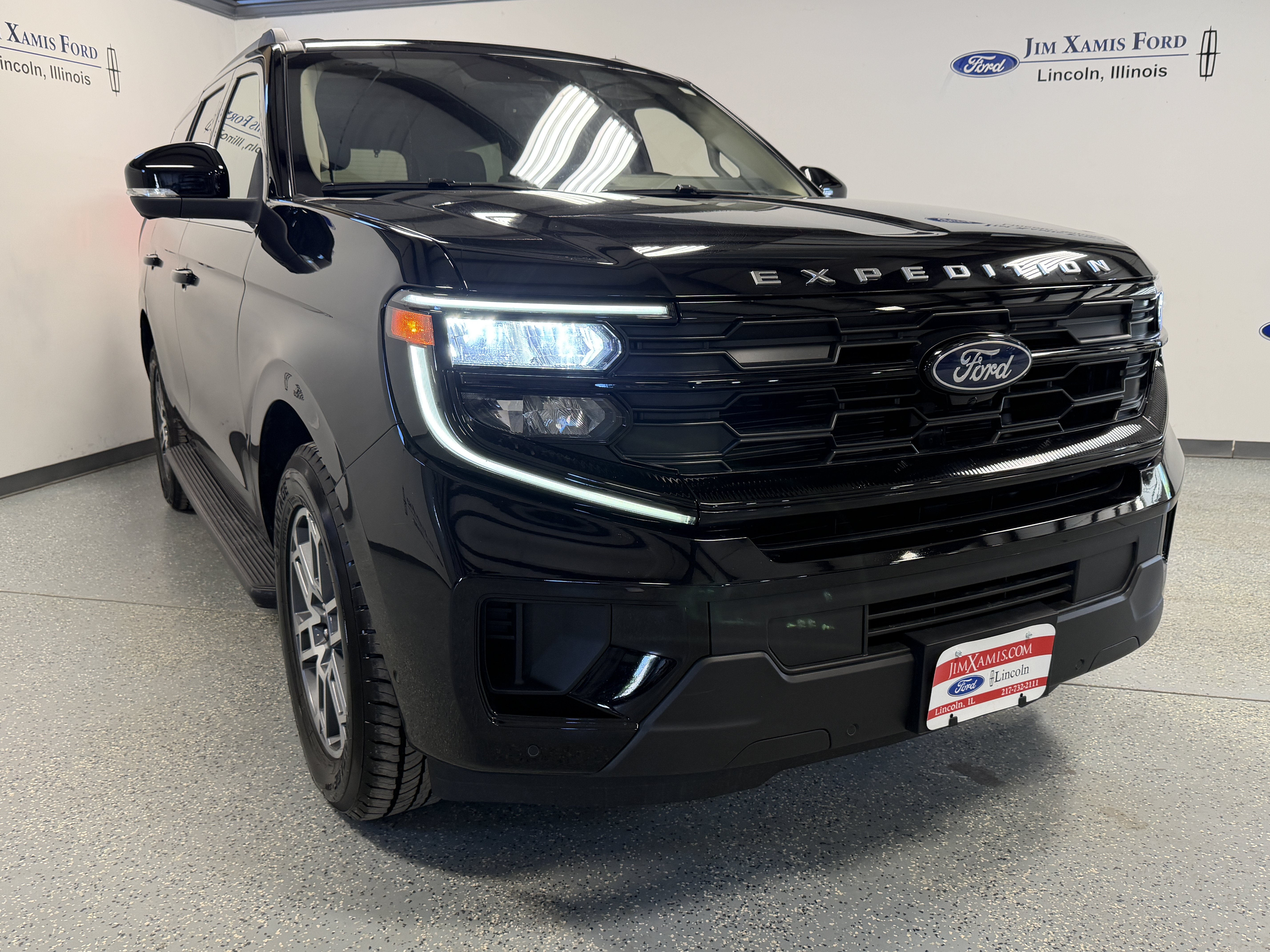 Used 2025 Ford Expedition Active AWD/4WD image 34