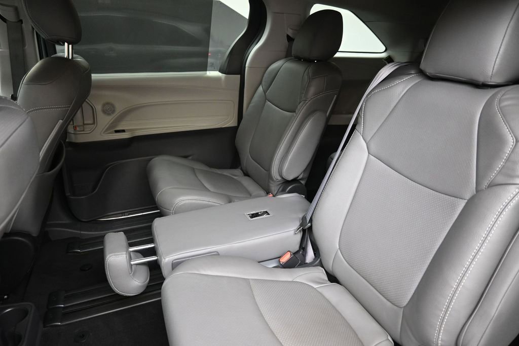 Used 2022 Toyota Sienna LE AWD/4WD image 20