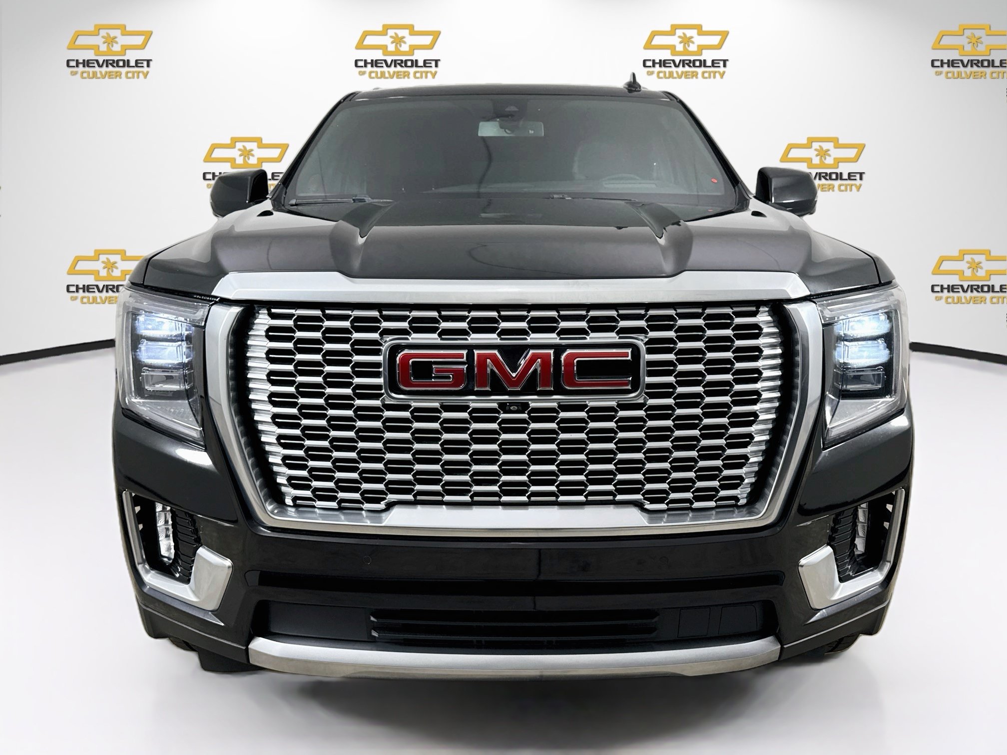 Used 2022 GMC Yukon Denali AWD/4WD image 2