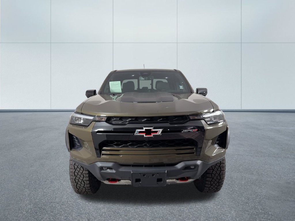 Used 2025 Chevrolet Colorado ZR2 w/ Technology Package AWD/4WD image 2