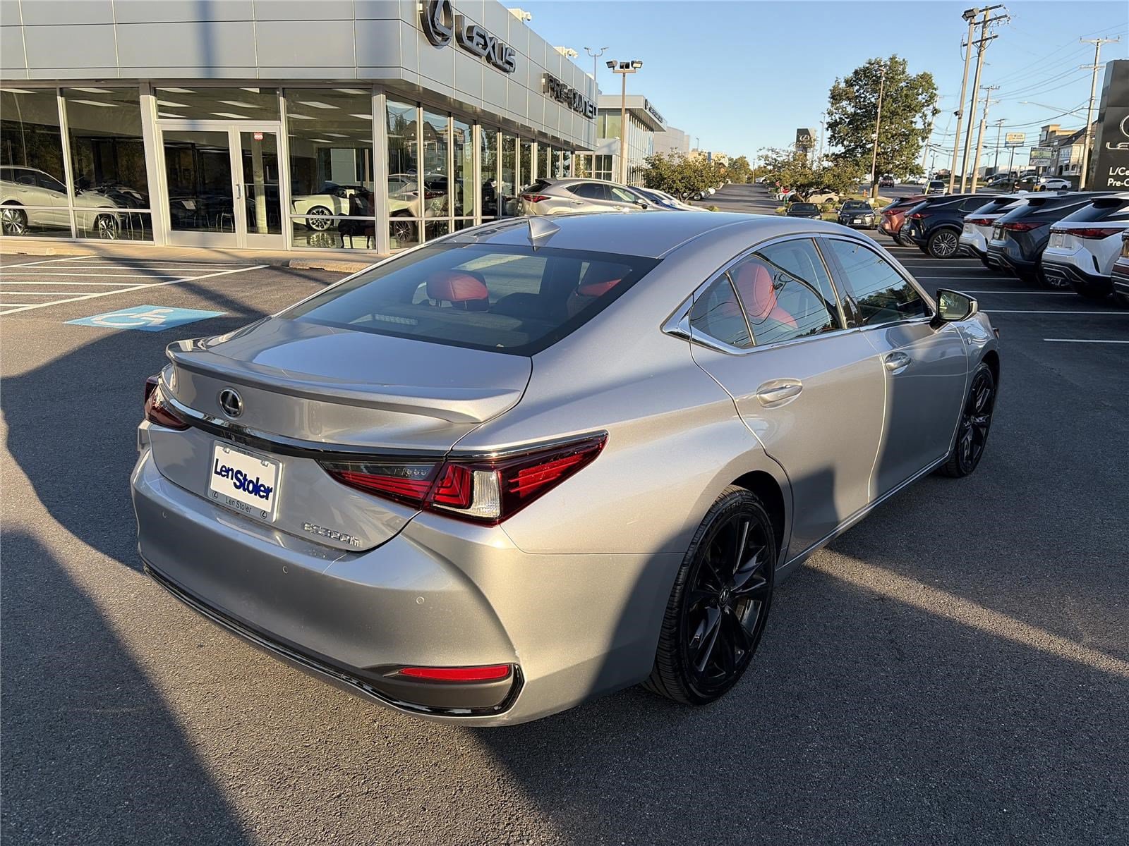 Used 2023 Lexus ES 300h F Sport w/ Accessory Package (Z2) FWD image 5