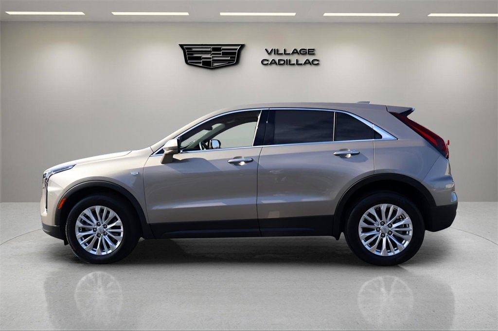 Certified 2024 Cadillac XT4 Luxury w/ Cold Weather Package image 2