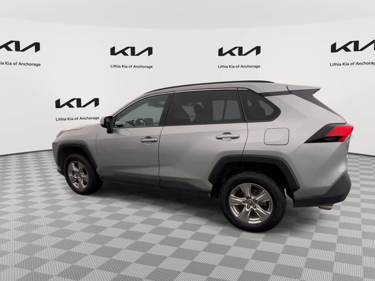 Used 2025 Toyota RAV4 XLE AWD/4WD image 5
