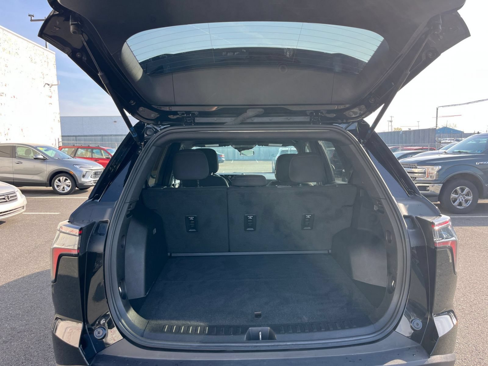 Used 2025 Chevrolet Equinox LT FWD image 31