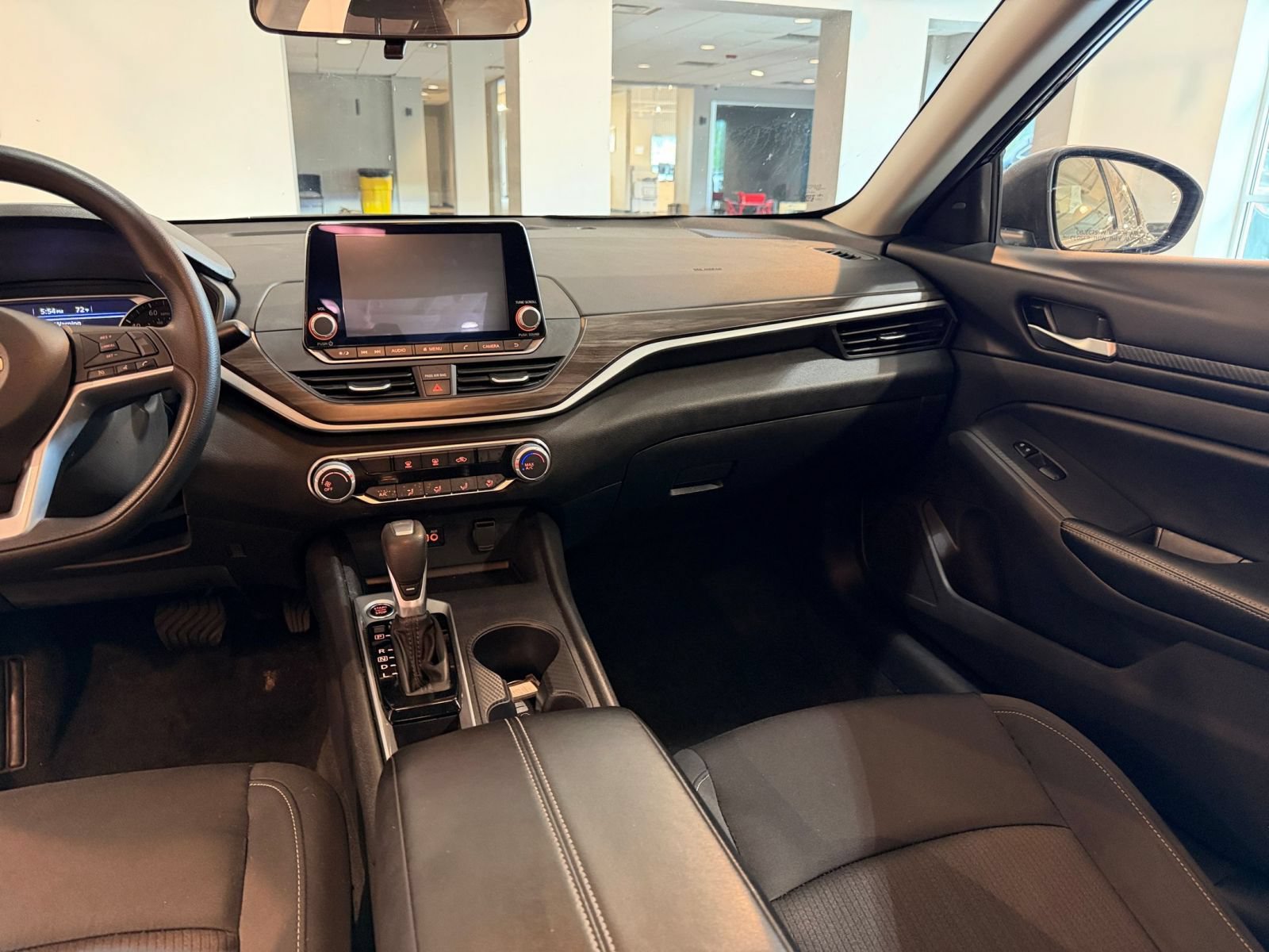 Used 2025 Nissan Altima 2.5 SV FWD image 34
