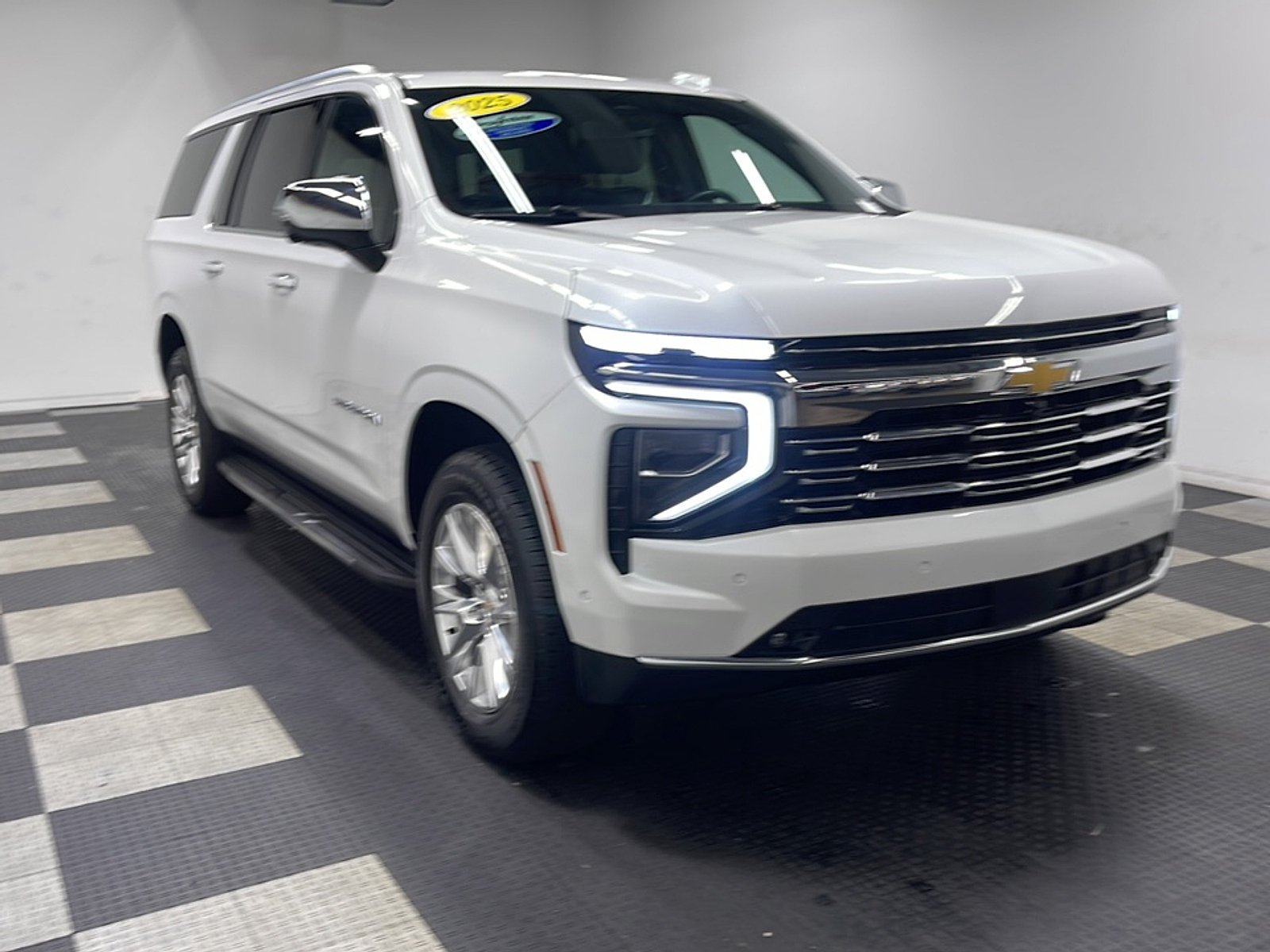 Used 2025 Chevrolet Suburban Premier AWD/4WD image 24