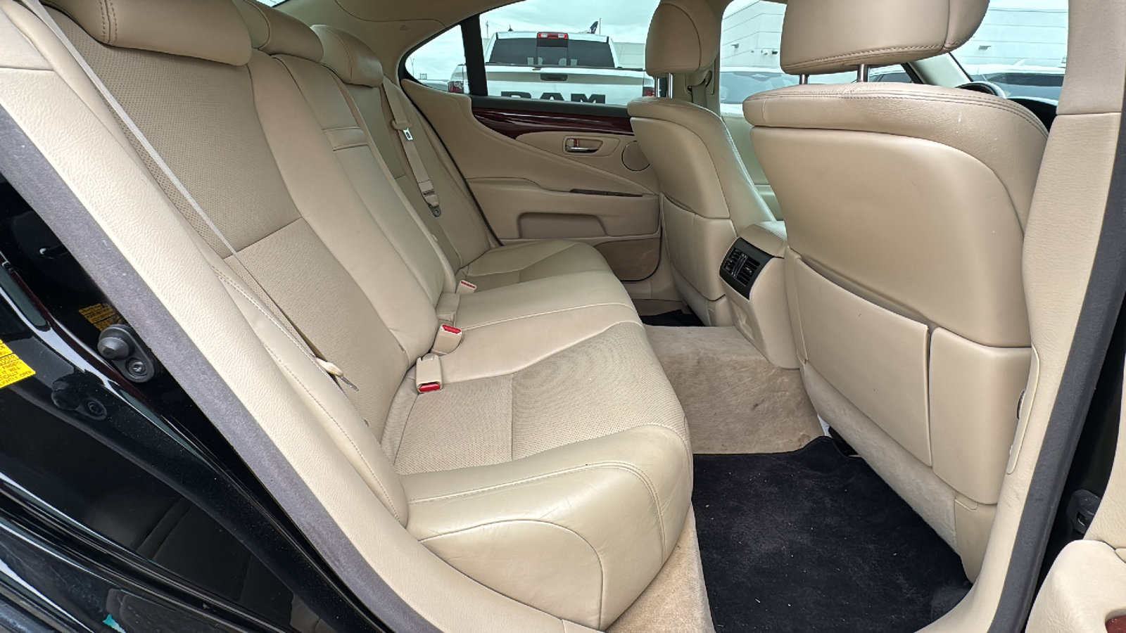 Used 2011 Lexus LS 460 w/ Comfort Pkg image 26